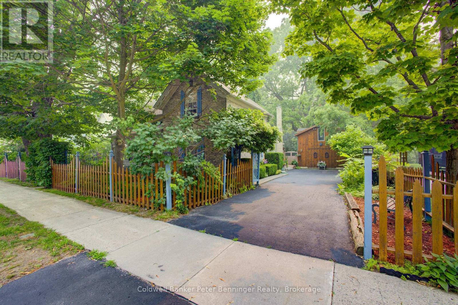 817 OLDE VICTORIA STREET - 3