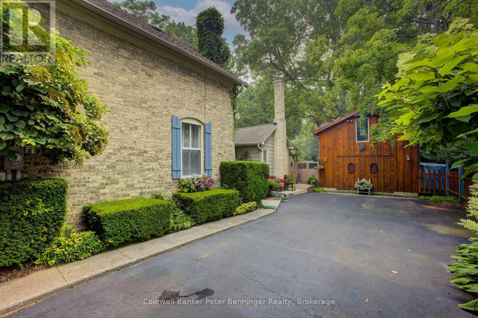 817 OLDE VICTORIA STREET - 4