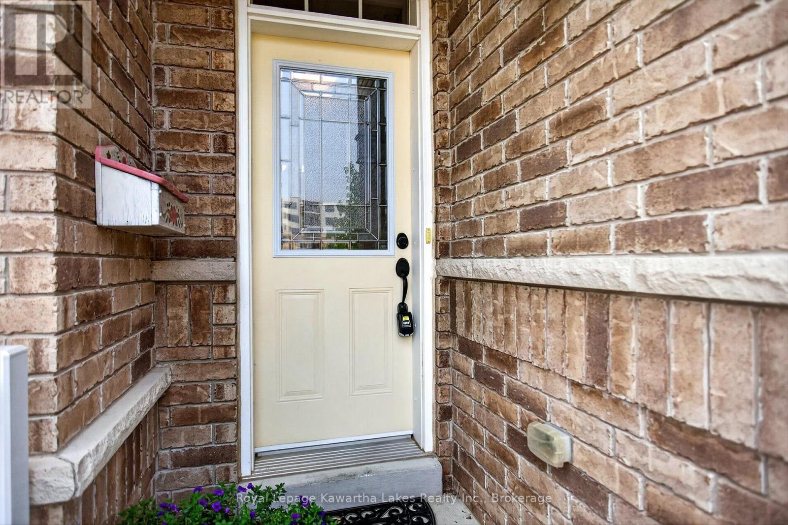 42 DEACON CRESCENT - Image 4