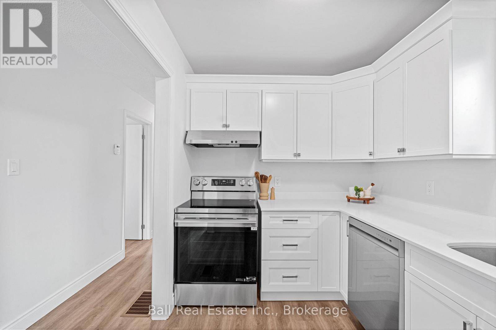 774 MOUNTAIN ASH ROAD - 22