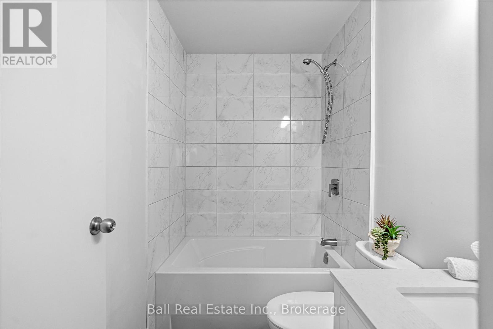 774 MOUNTAIN ASH ROAD - 32