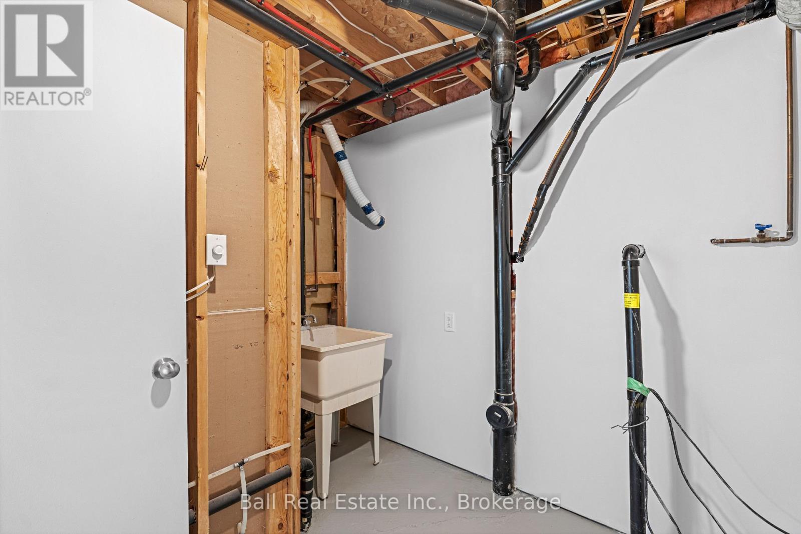 774 MOUNTAIN ASH ROAD - 39