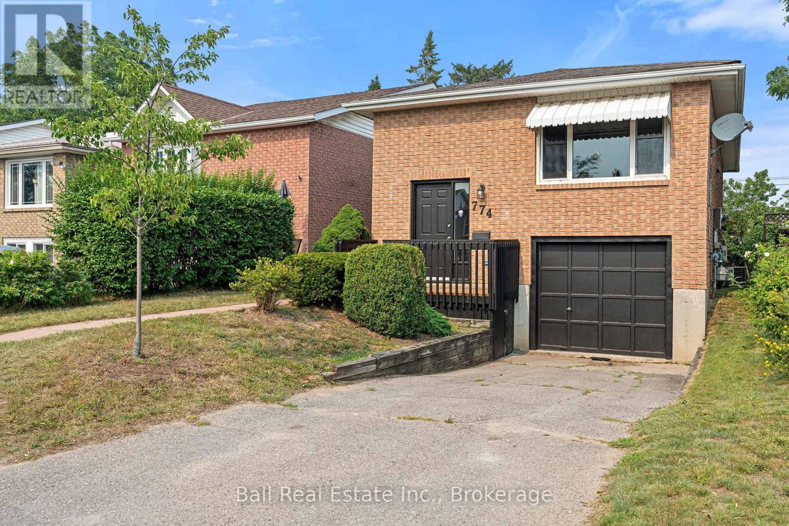 774 MOUNTAIN ASH ROAD - 4