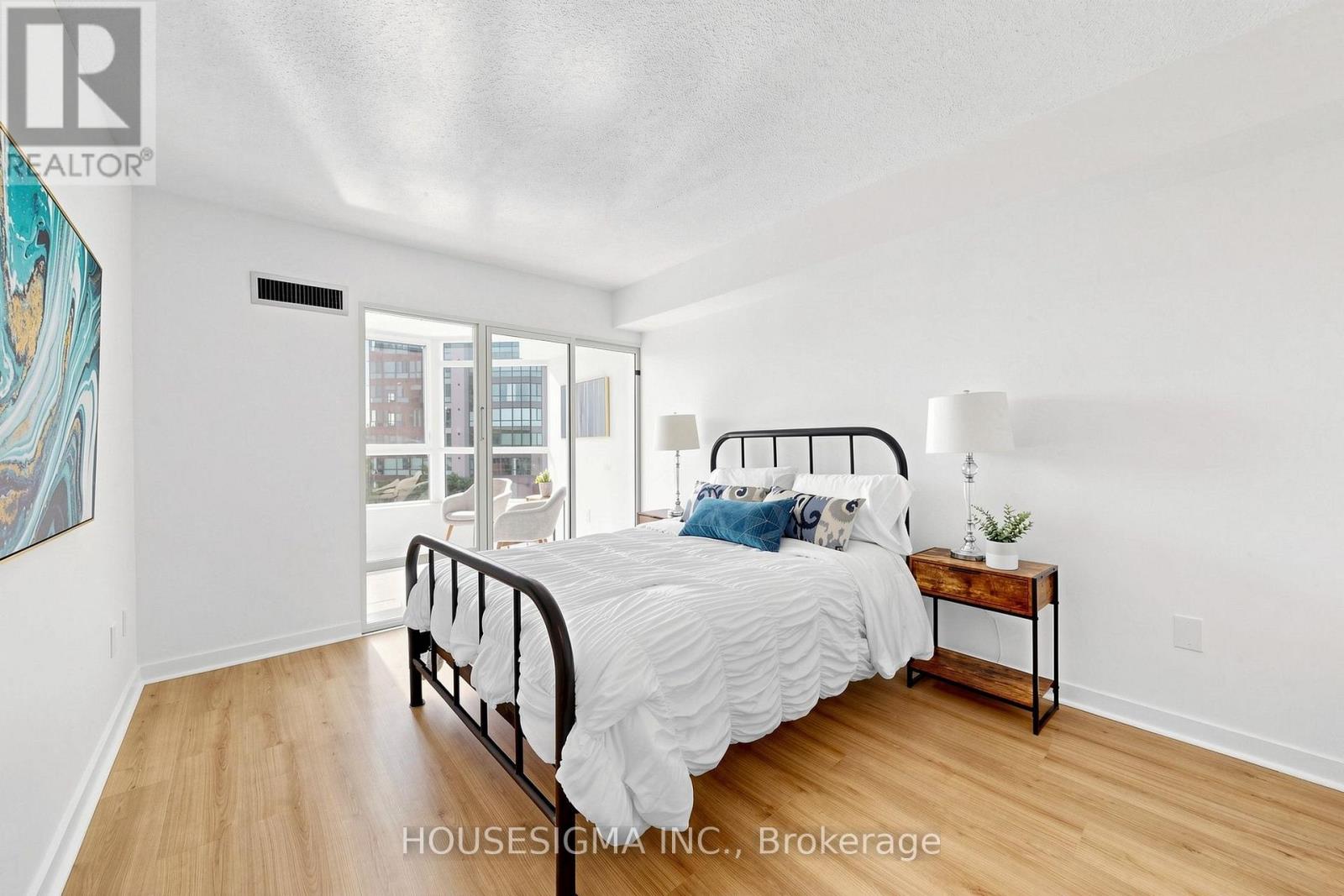 #401 3231 EGLINTON AVENUE E - 15