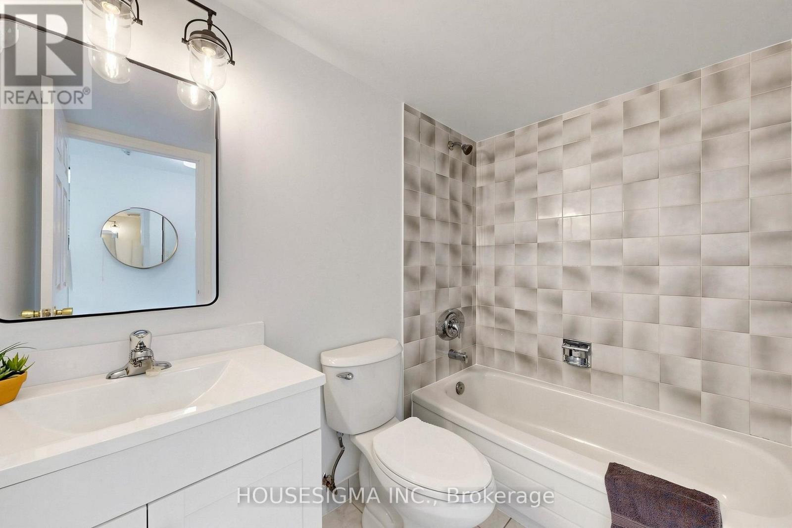 #401 3231 EGLINTON AVENUE E - 17