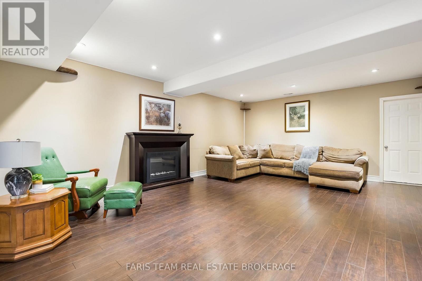 30 FISHER DRIVE - 32