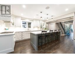 Family room - 25 Whispering Pine Trail, Aurora, ON L4G5C7 Photo 9