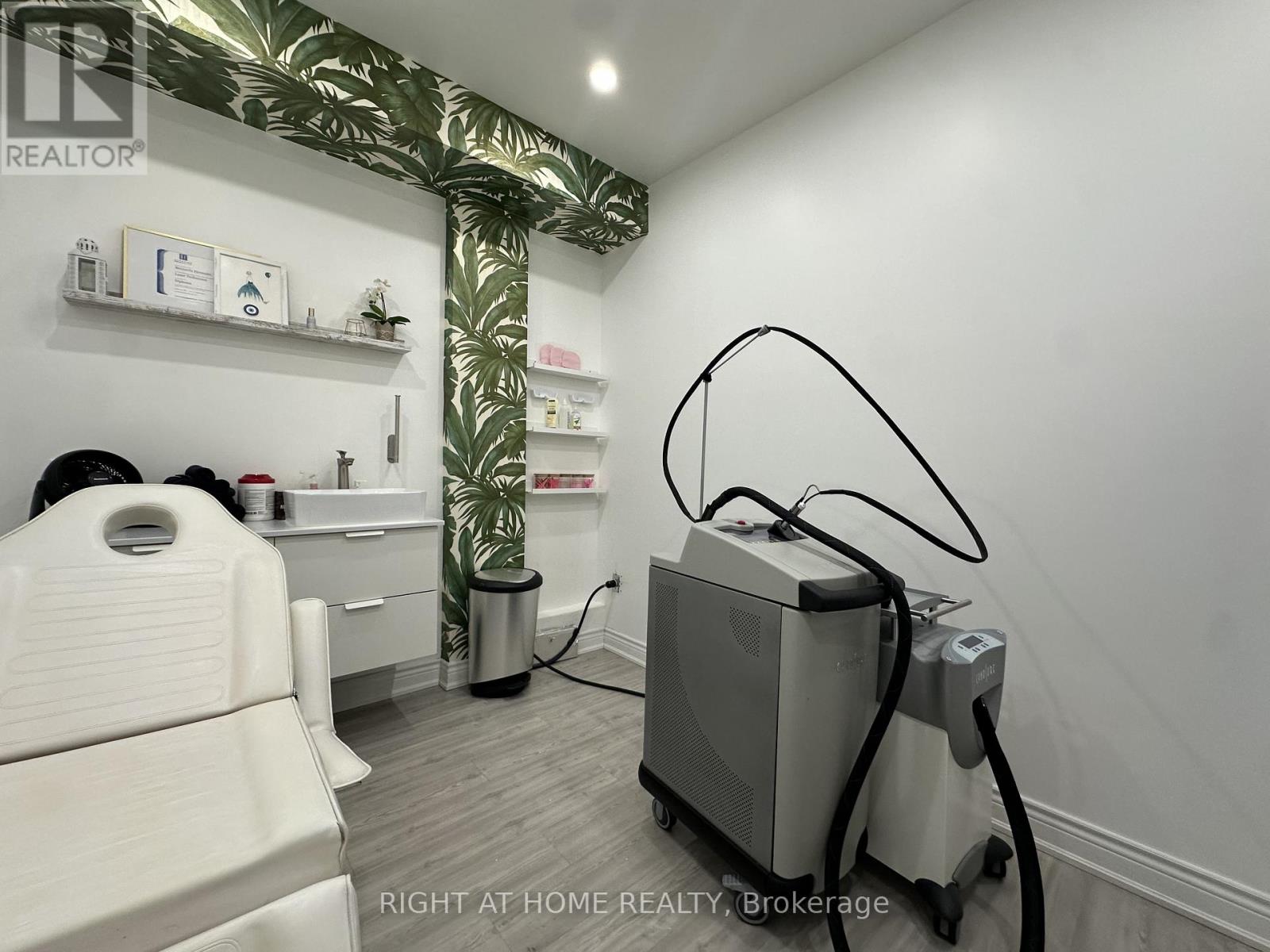 1639 EGLINTON AVENUE W