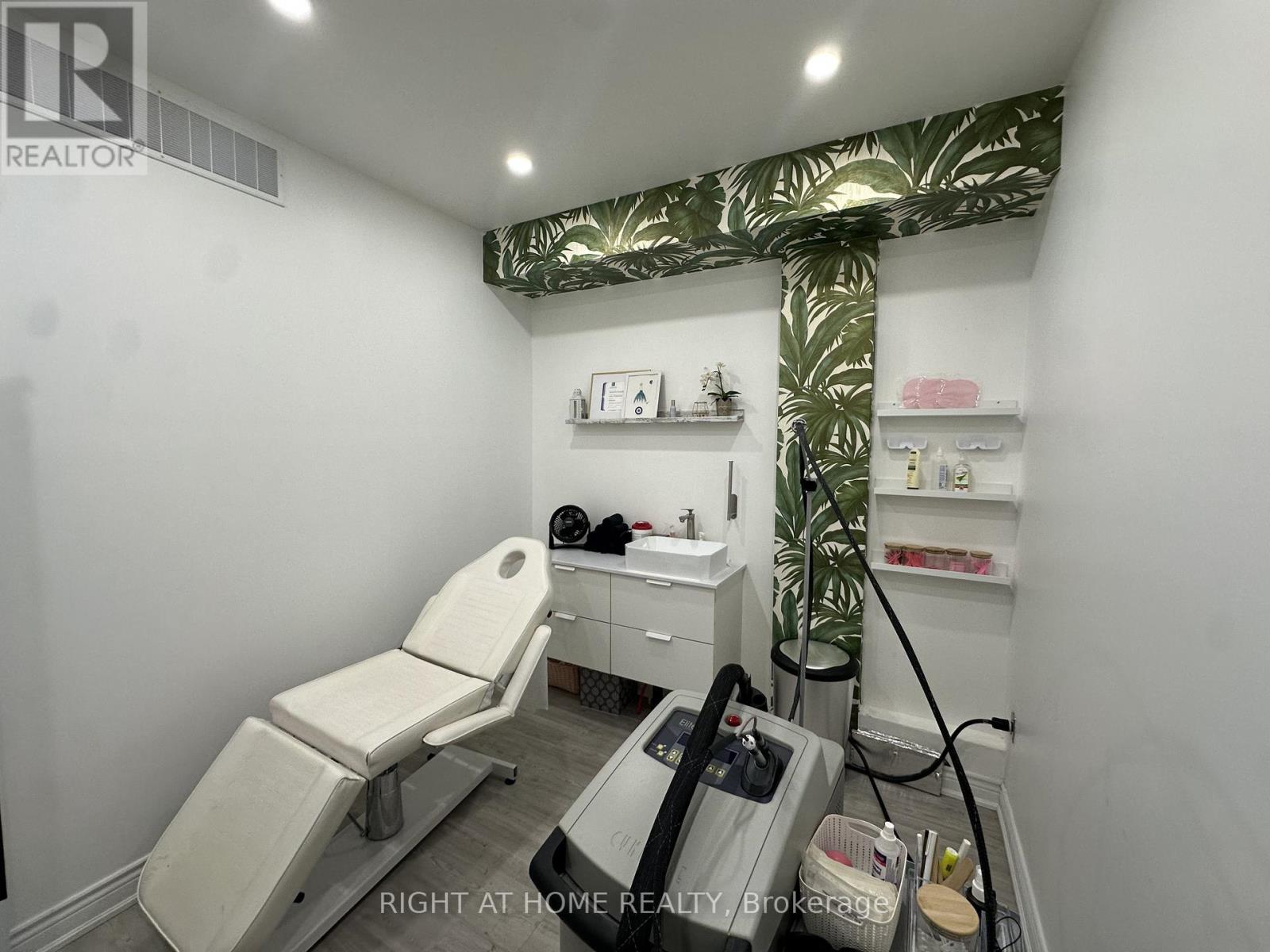1639 EGLINTON AVENUE W