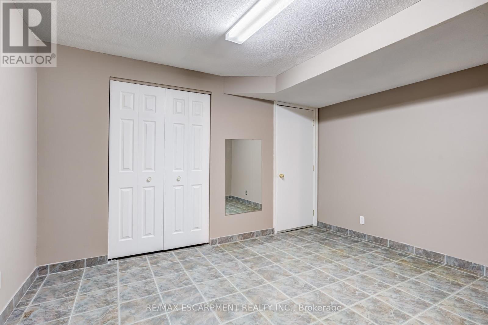 #61 3045 NEW STREET - 38