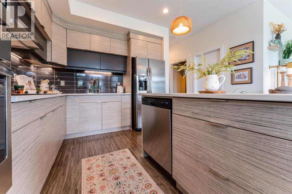 #5 490 Highlands Boulevard W - 15