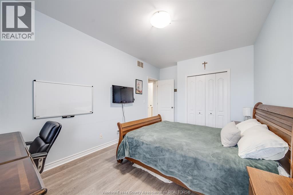 205 WHISPER CREEK CIRCLE - 26