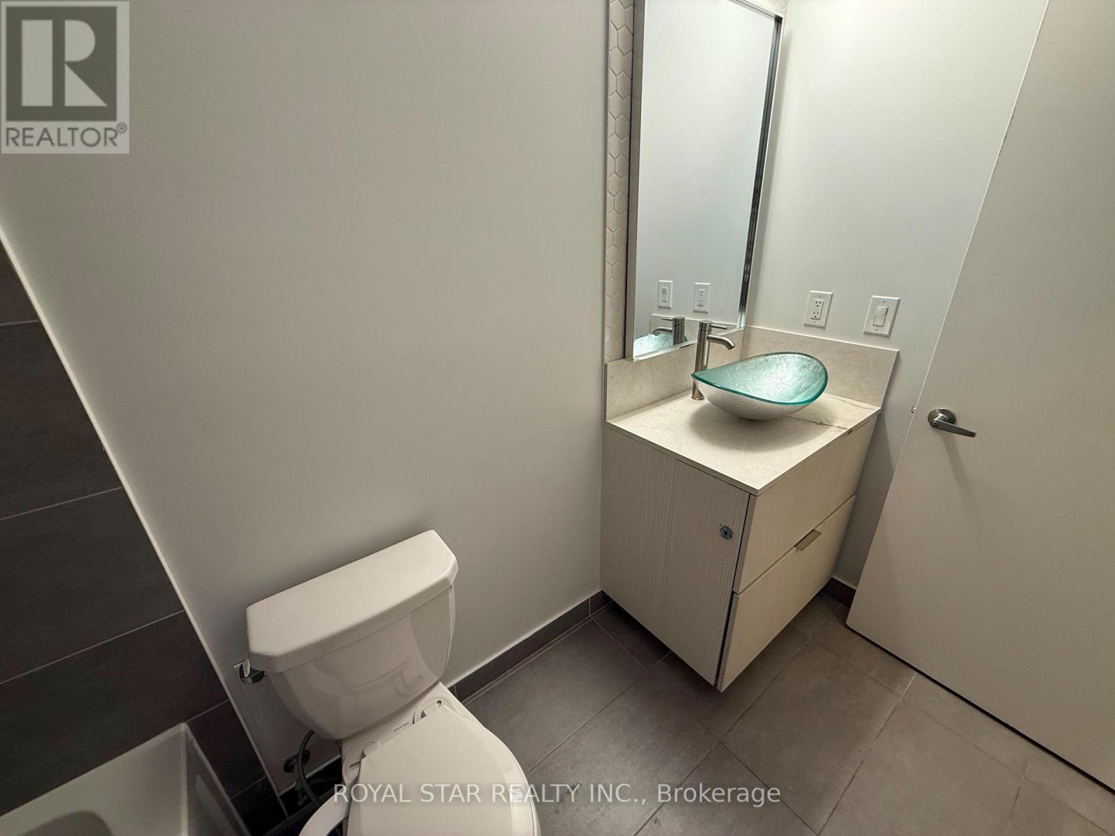 #323 2520 EGLINTON AVENUE W - Image 12
