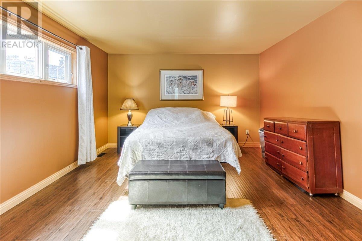 14 EVERGREEN LN - 18