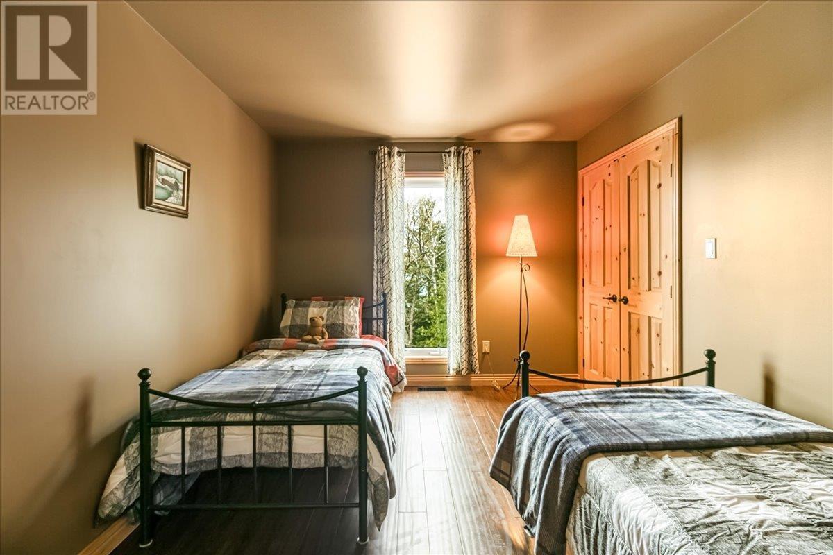 14 EVERGREEN LN - 22