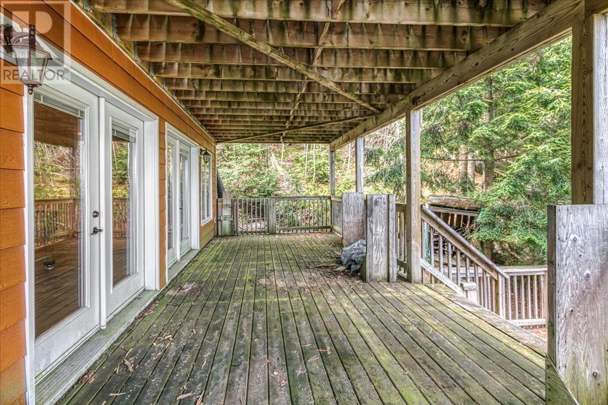14 EVERGREEN LN - 8