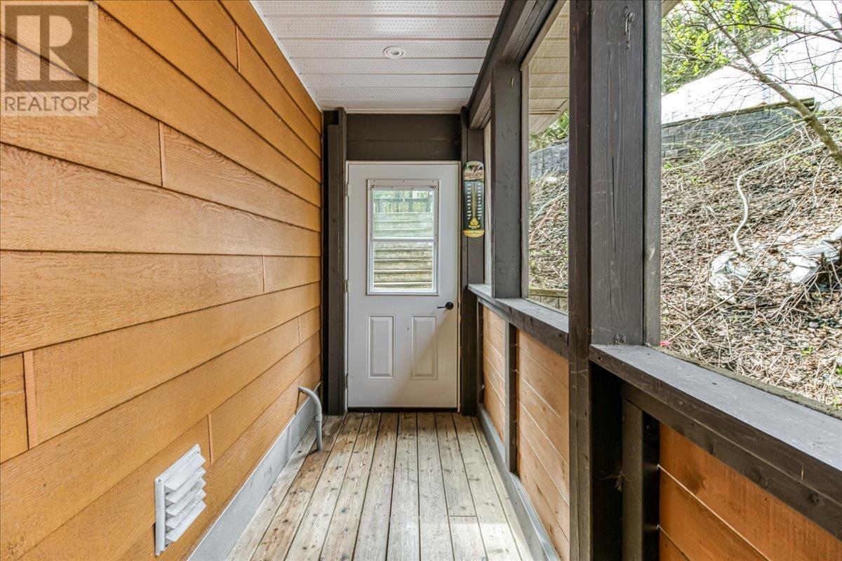 14 EVERGREEN LN - 9