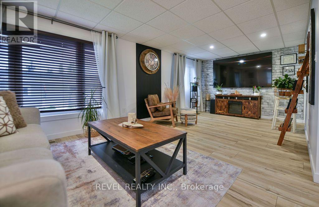 44 HOMESTEAD DRIVE - 12