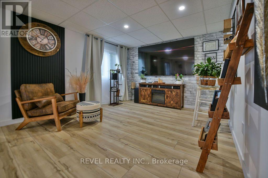 44 HOMESTEAD DRIVE - 13