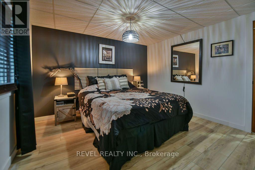 44 HOMESTEAD DRIVE - 19