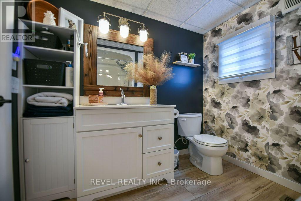 44 HOMESTEAD DRIVE - 24