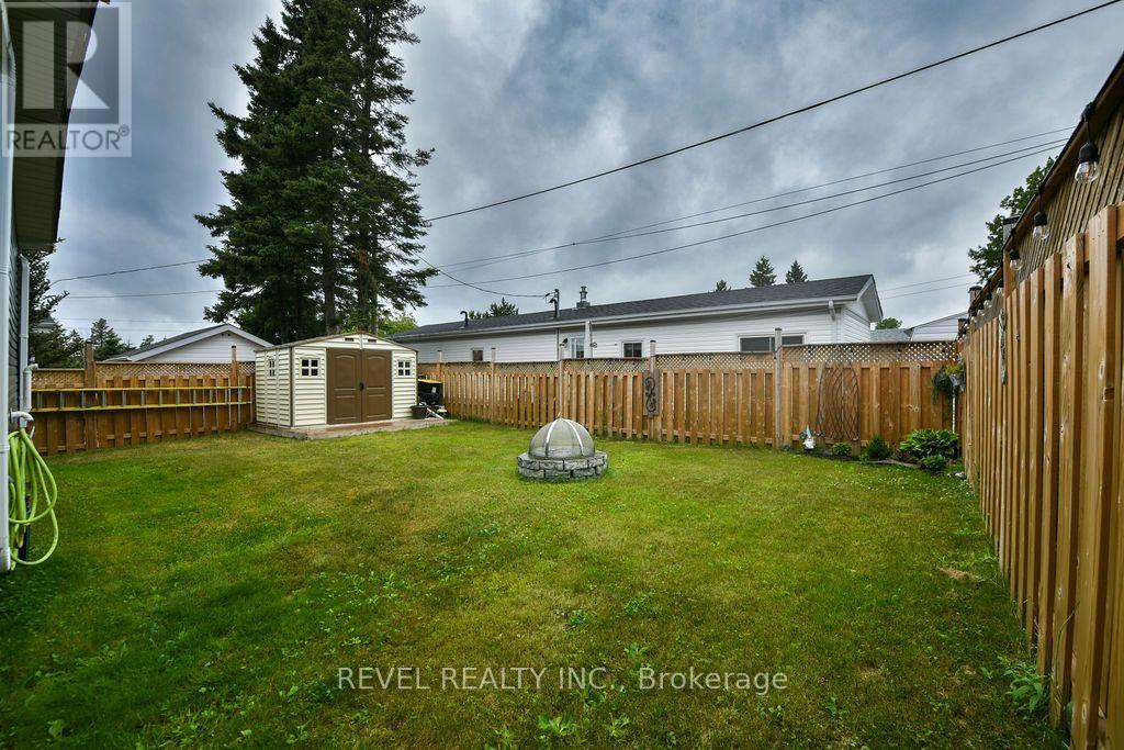 44 HOMESTEAD DRIVE - 26