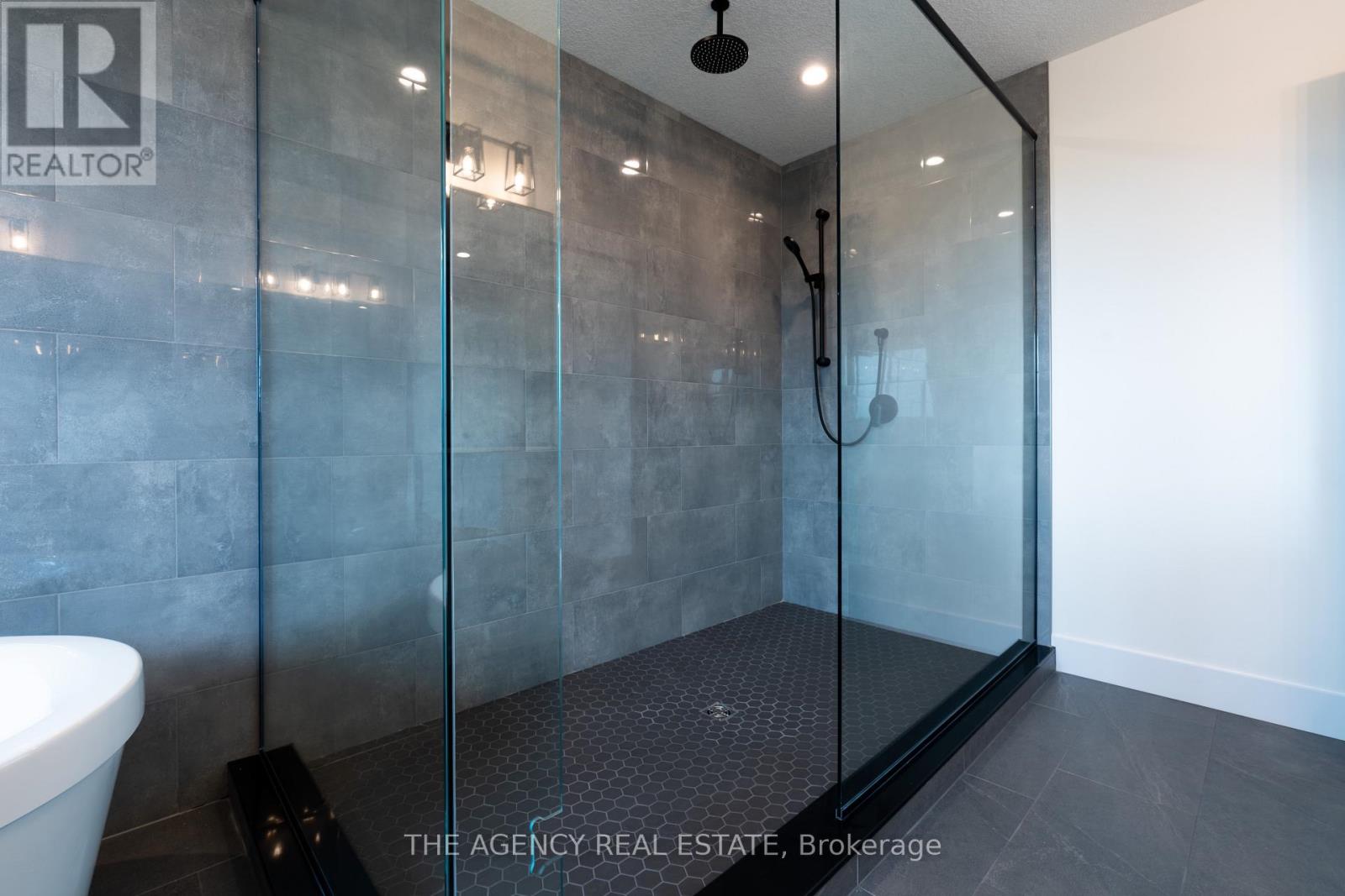 3112 REGIMENT ROAD W - 11