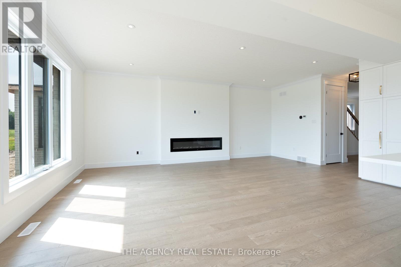 3112 REGIMENT ROAD W - 3