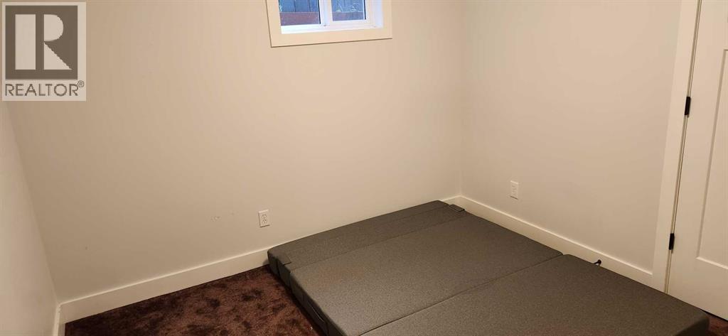 526 33 Street S - 23