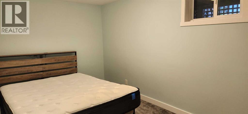 526 33 Street S - 21