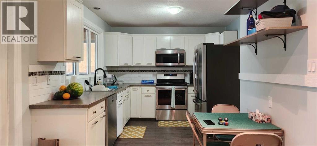 526 33 Street S - 8