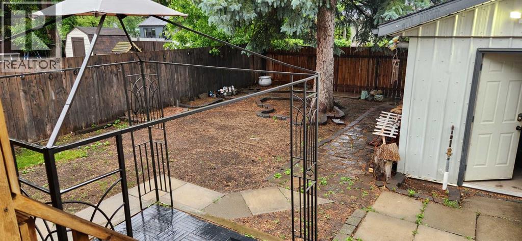 526 33 Street S - 37