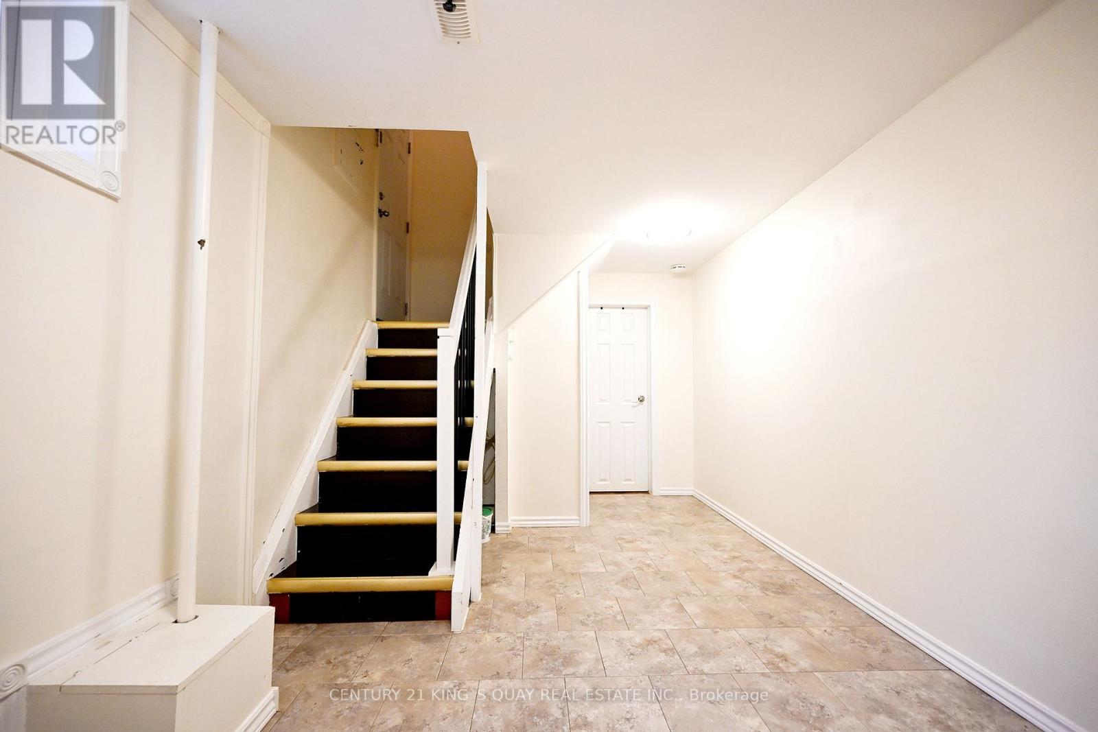 2 ROBINSON STREET - 28
