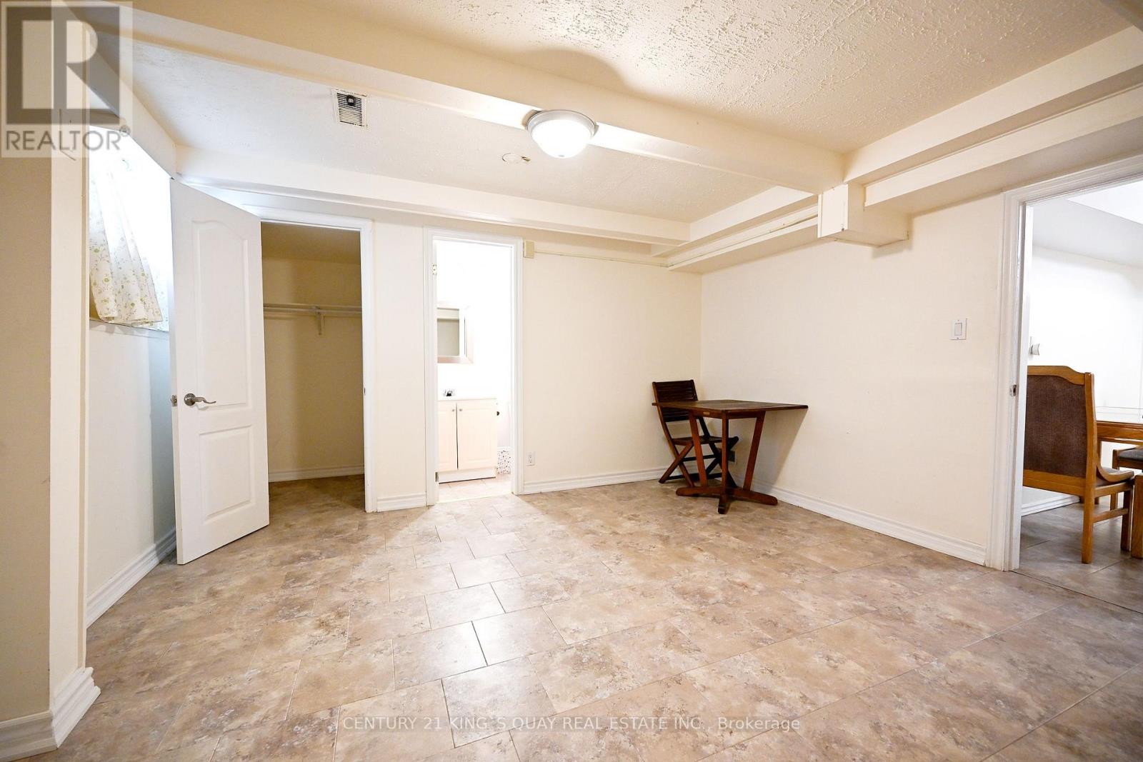 2 ROBINSON STREET - 32