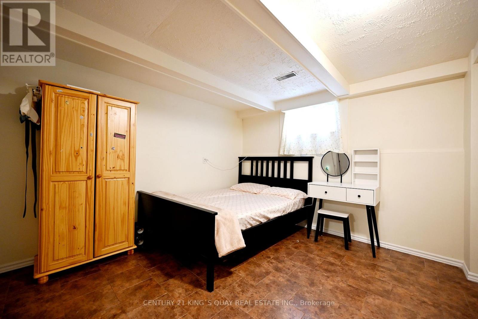 2 ROBINSON STREET - 34