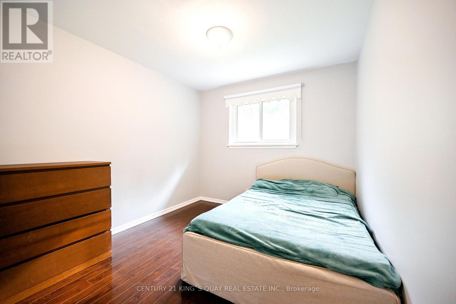 2 ROBINSON STREET - 22