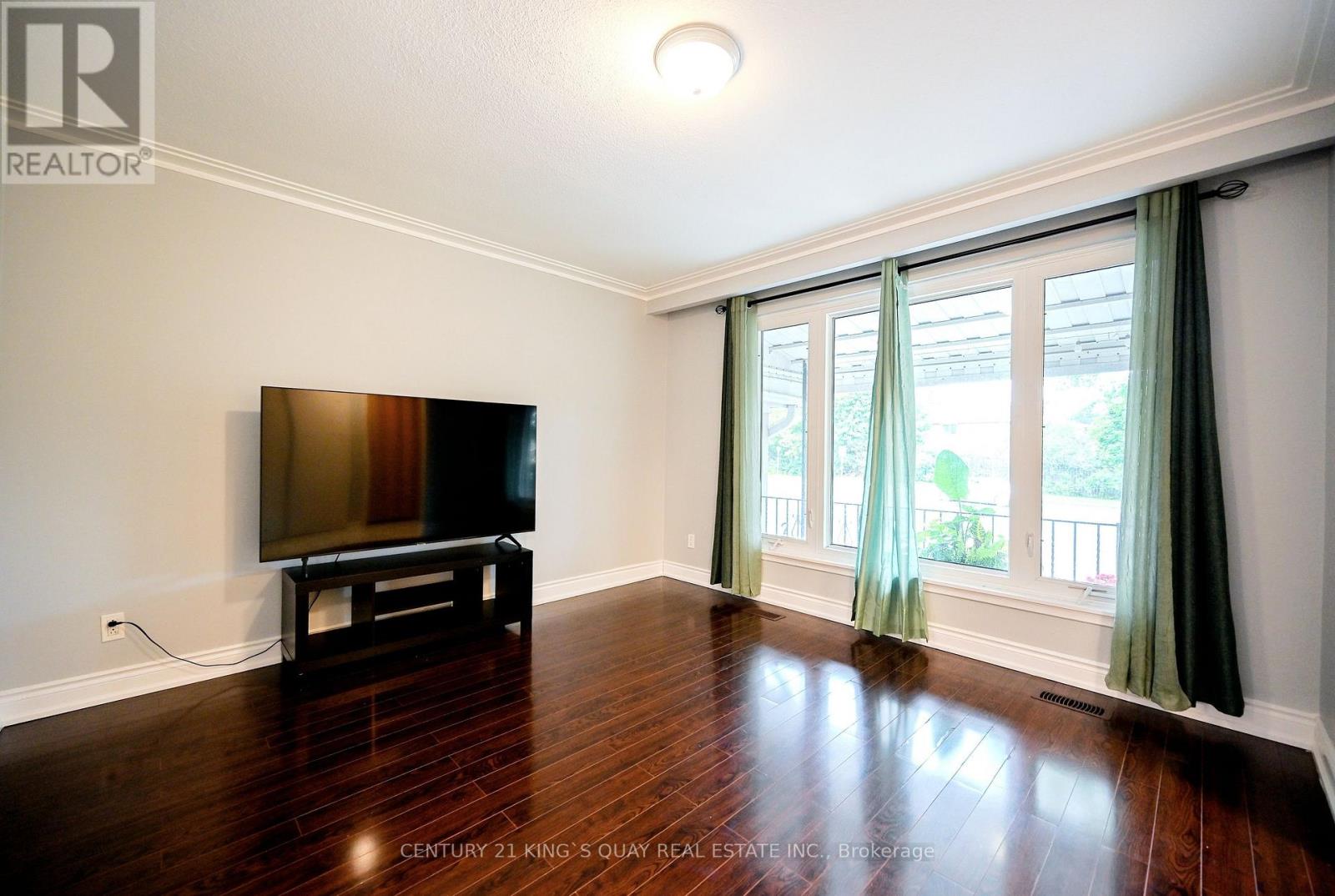 2 ROBINSON STREET - 8