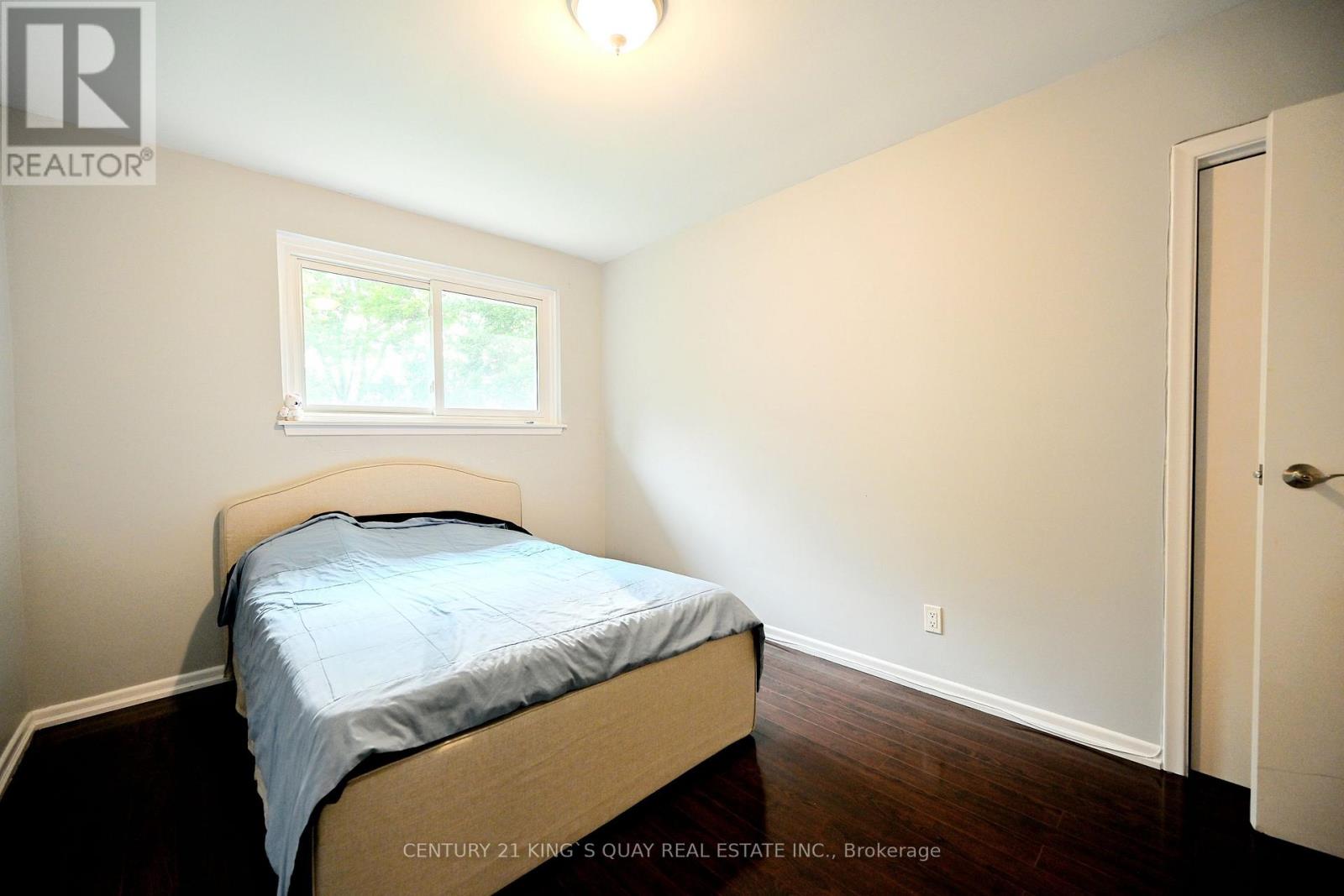 2 ROBINSON STREET - 23