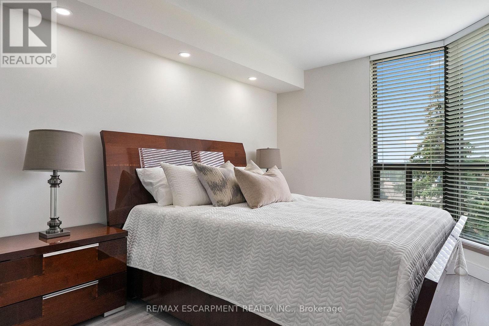 #406 1155 BOUGH BEECHES BOULEVARD - 13