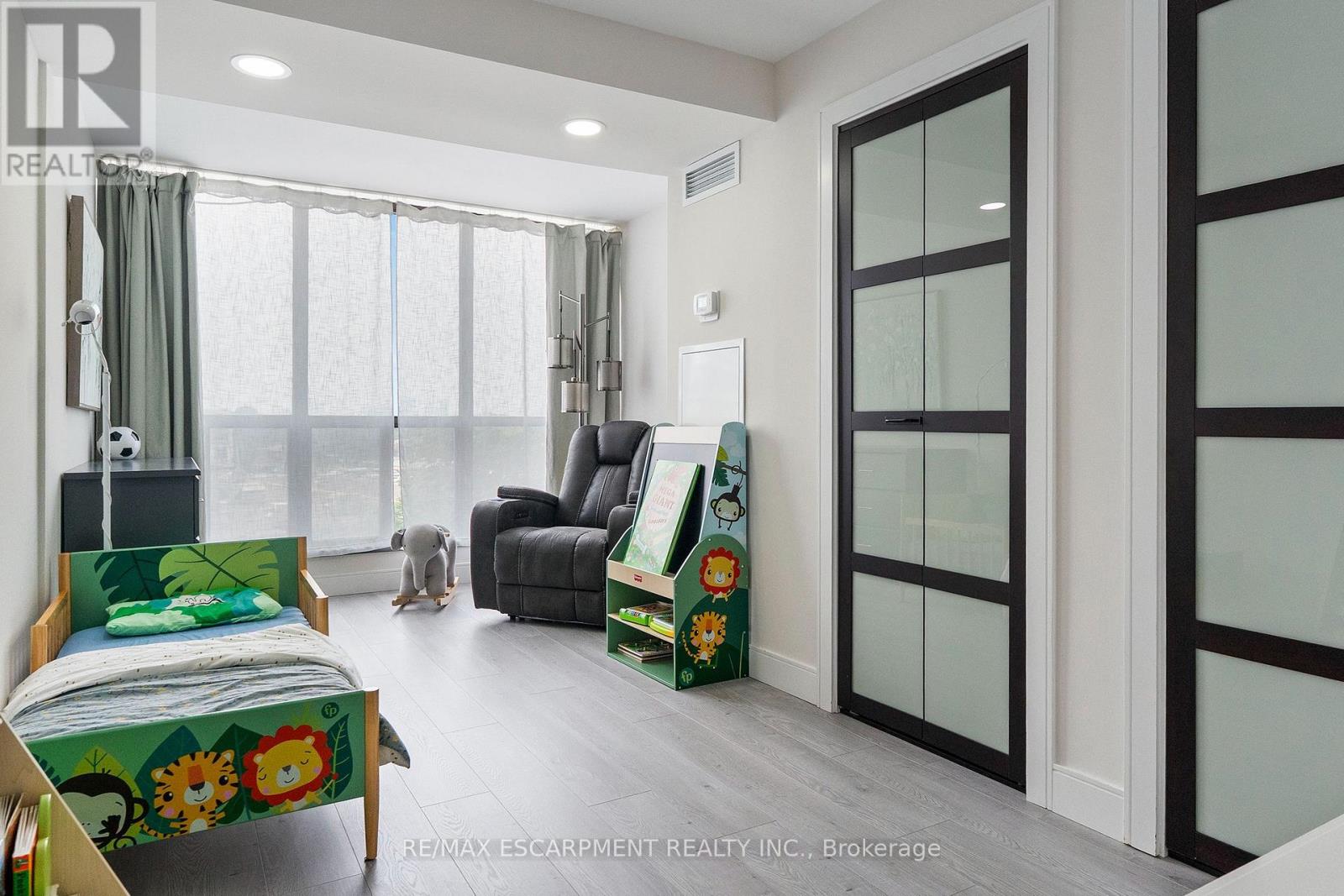 #406 1155 BOUGH BEECHES BOULEVARD - 15