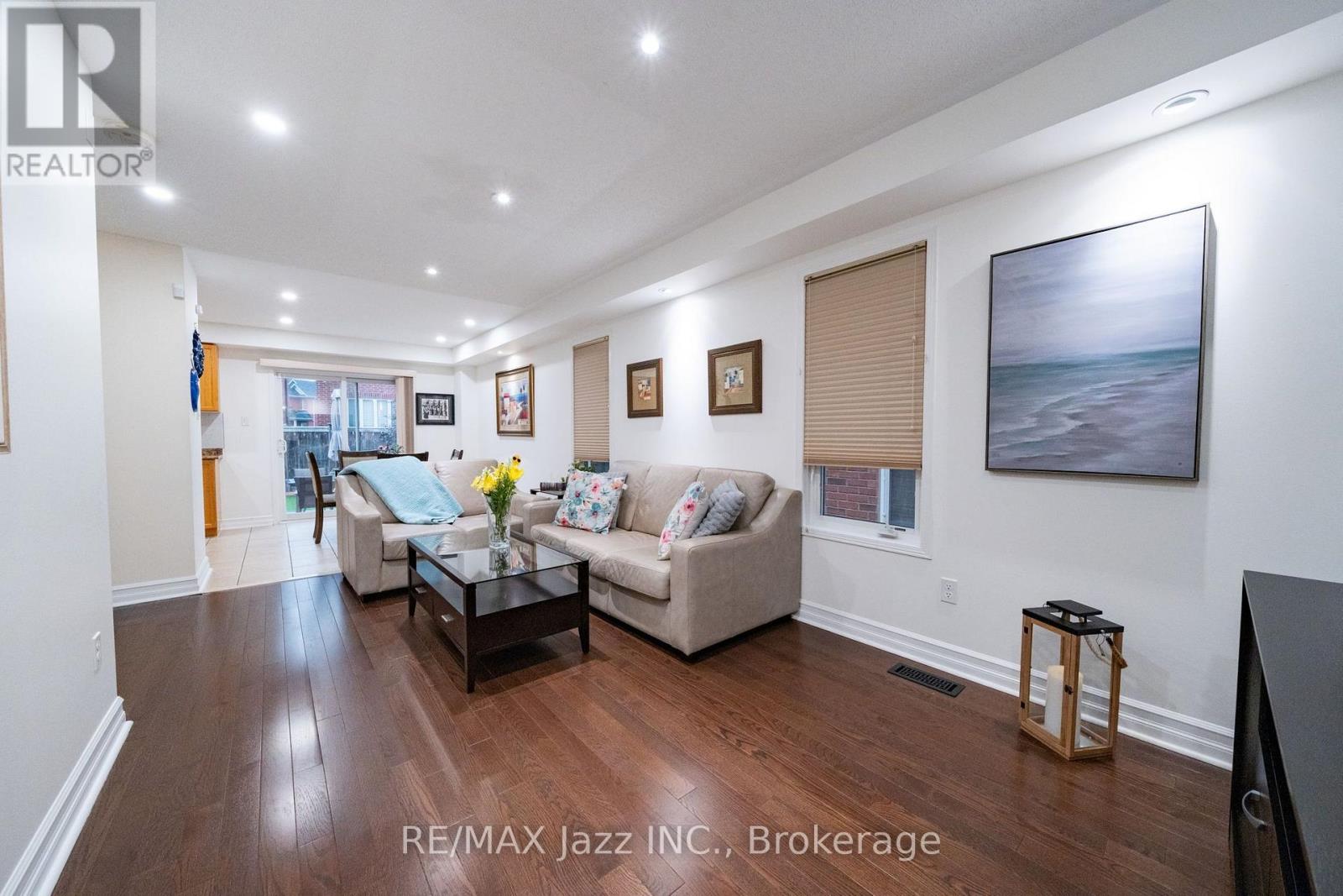 412 REEVES WAY BOULEVARD - 12