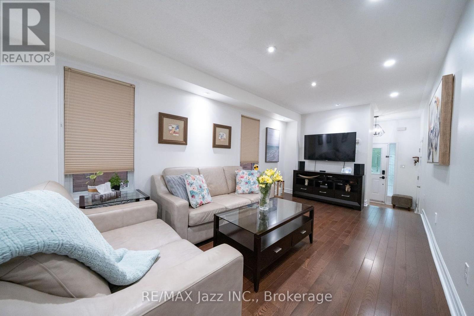 412 REEVES WAY BOULEVARD - 16