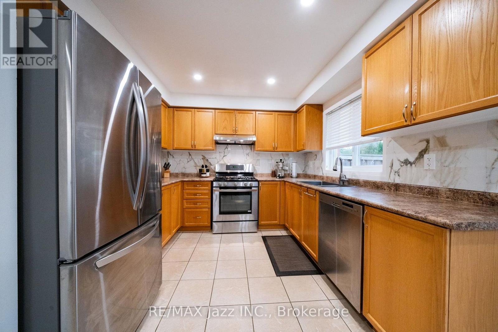 412 REEVES WAY BOULEVARD - 24