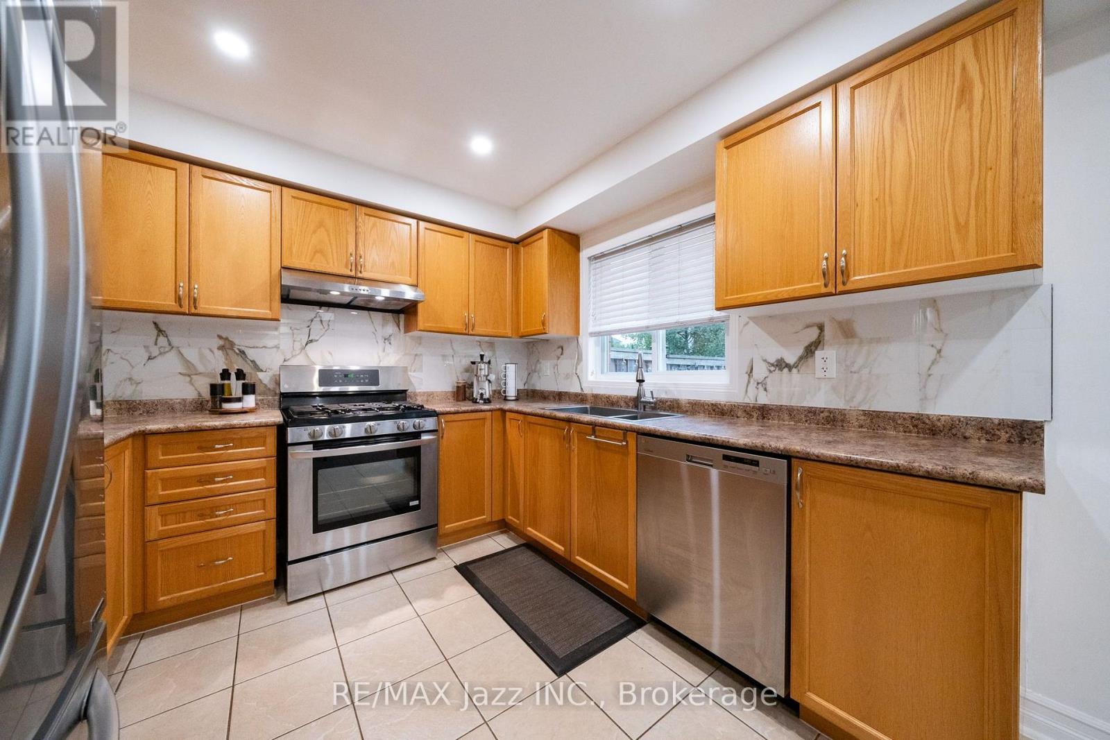 412 REEVES WAY BOULEVARD - 25