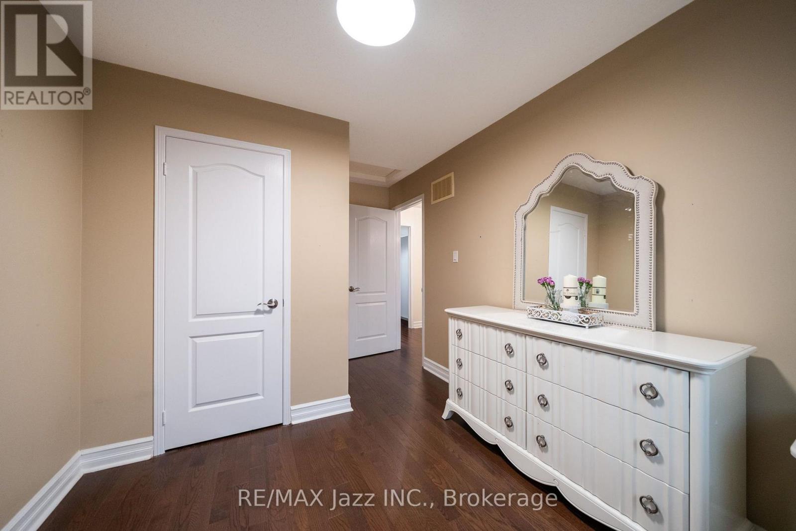 412 REEVES WAY BOULEVARD - 32