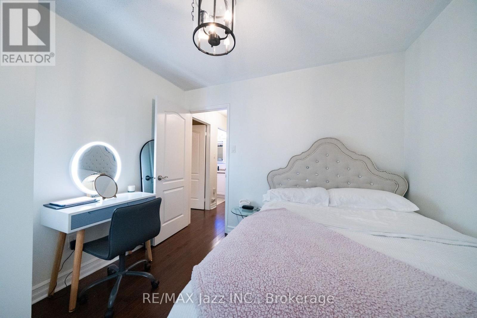 412 REEVES WAY BOULEVARD - 40