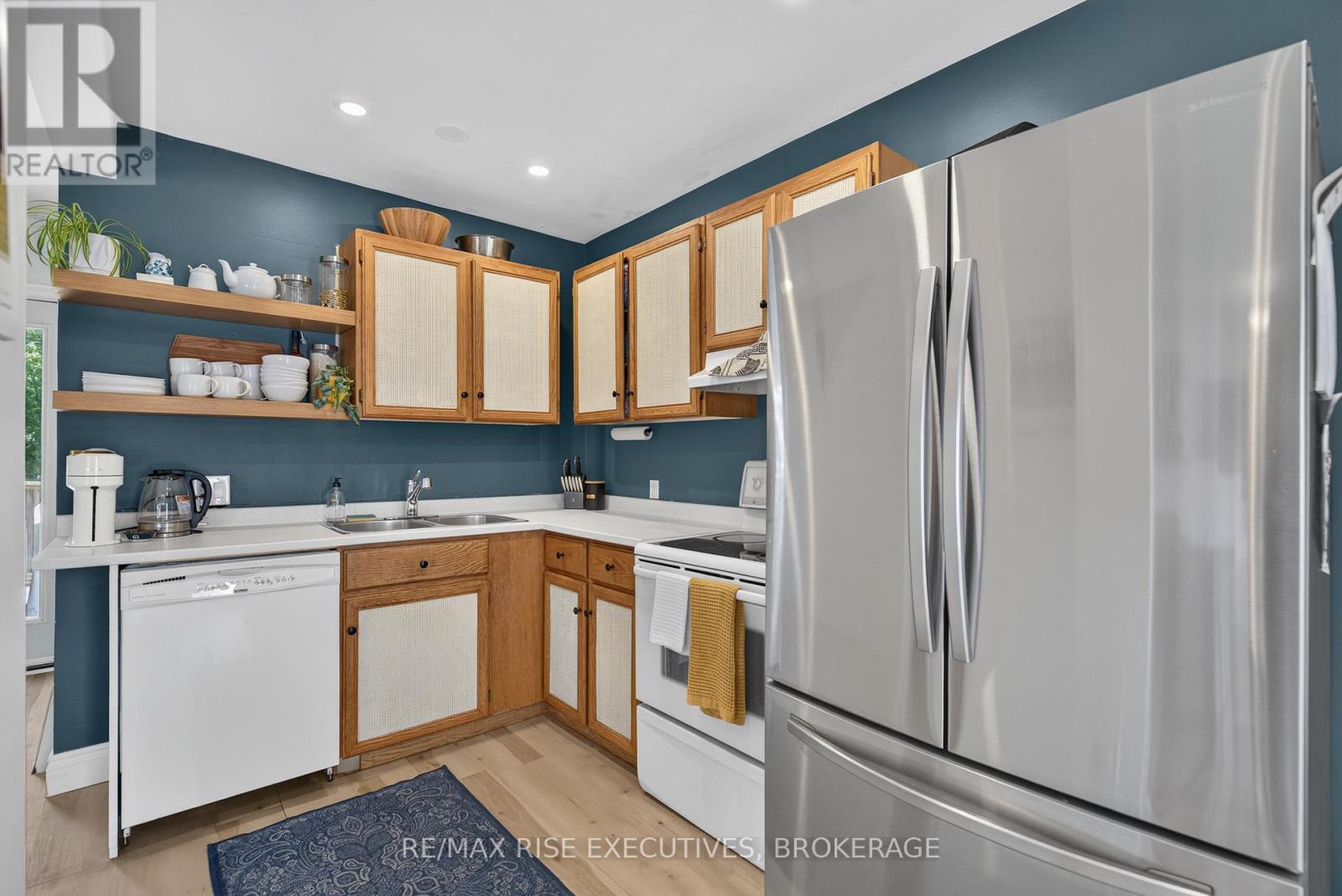 807 BROCK STREET - 17