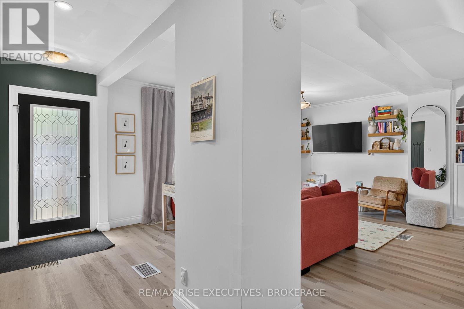 807 BROCK STREET - 19