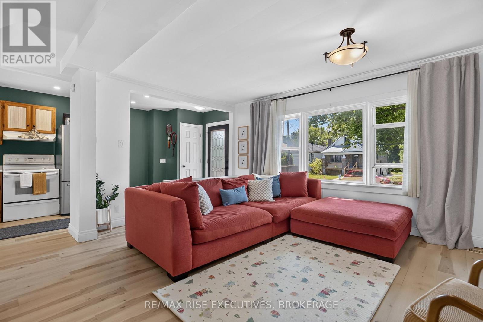 807 BROCK STREET - 20