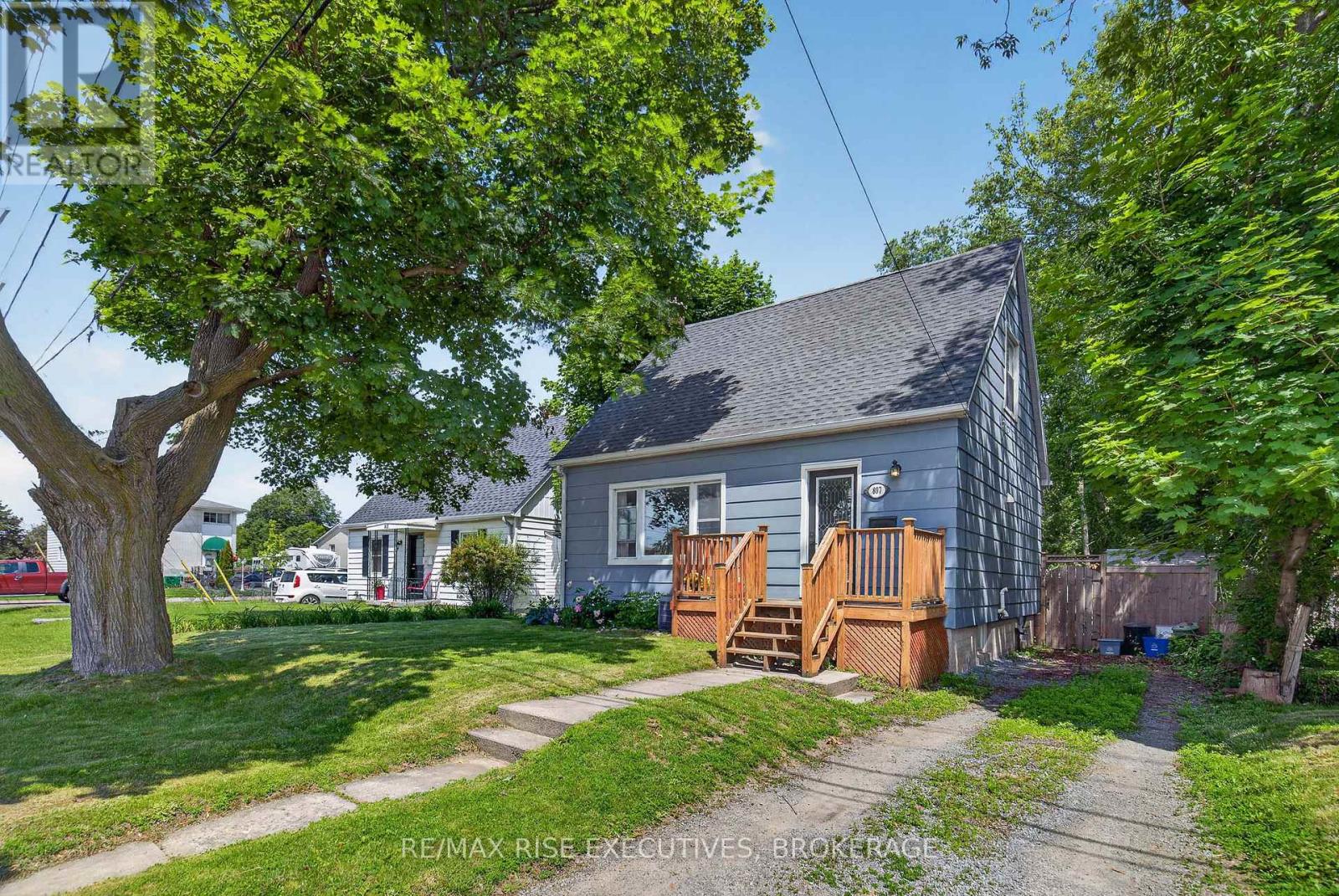 807 BROCK STREET - 3